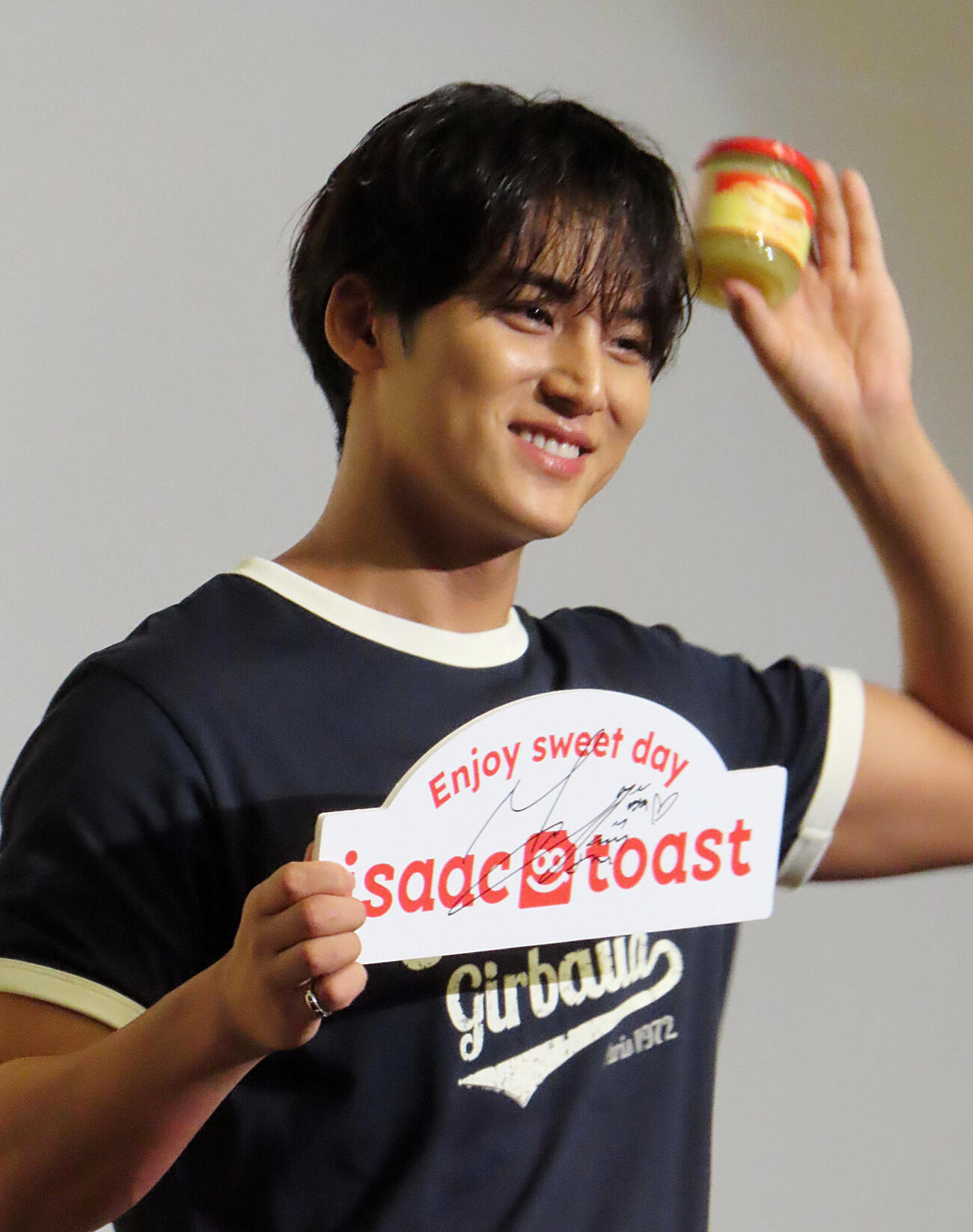 「イサックトーストソース＆ジャム発売記念イベント　with SEVENTEEN MINGYU」に登壇したSEVENTEENのMINGYU