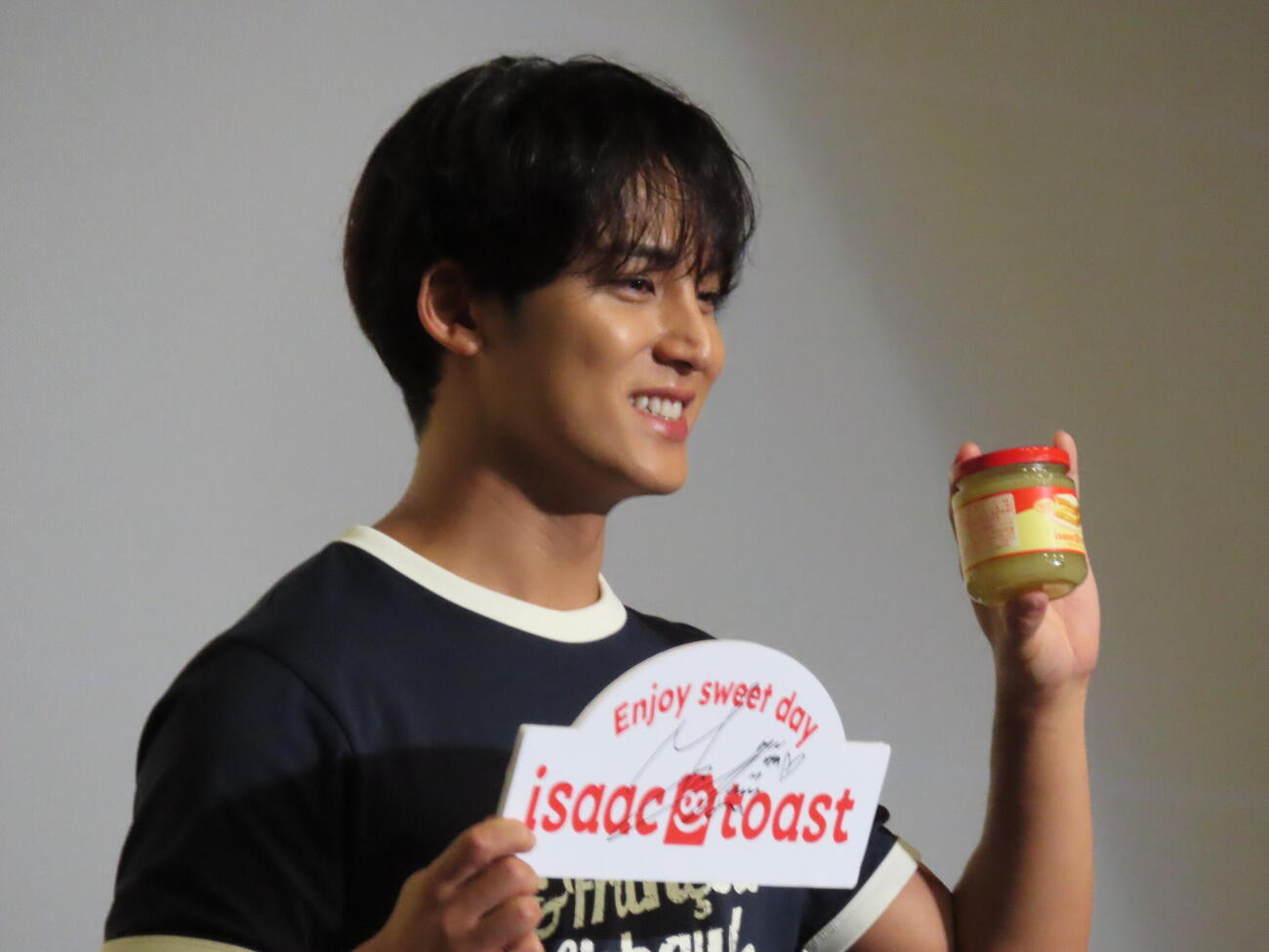 「イサックトーストソース＆ジャム発売記念イベント　with SEVENTEEN MINGYU」に登壇したSEVENTEENのMINGYU