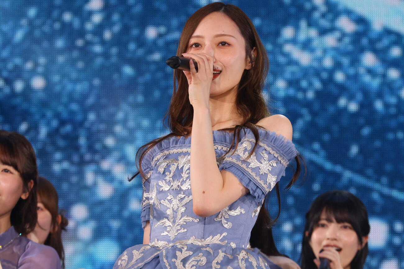 卒業コンサートでパフォーマンスする梅澤美波　（C）乃木坂46LLC
