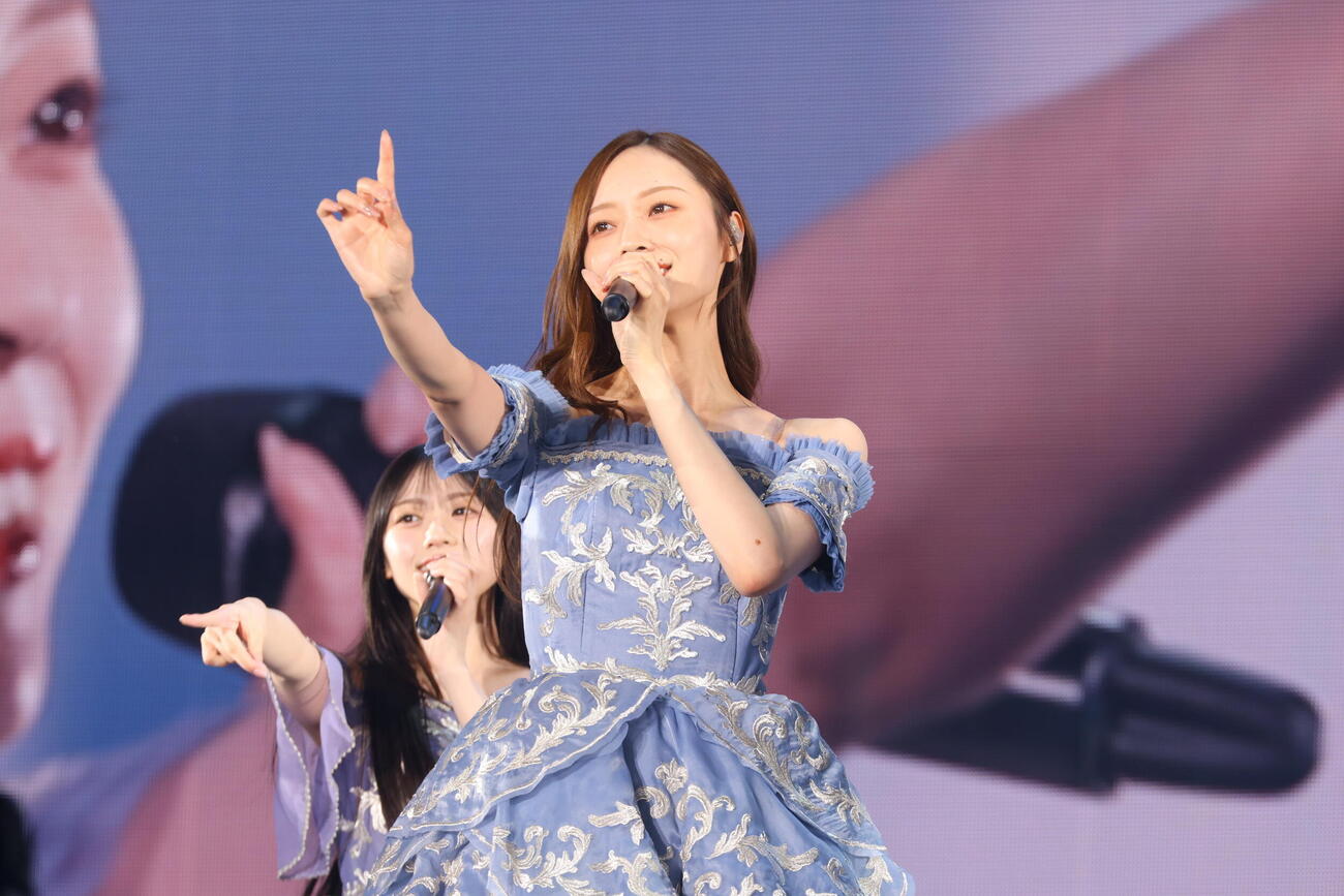 卒業コンサートでパフォーマンスする梅澤美波　（C）乃木坂46LLC