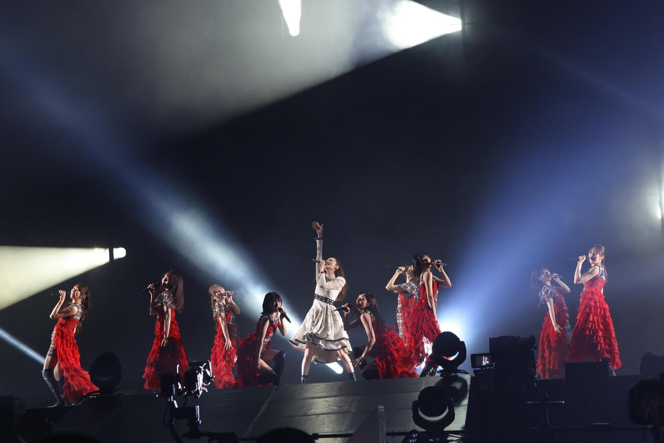 梅澤美波卒業コンサートを行った乃木坂46、中央は梅澤美波（C）乃木坂46LLC