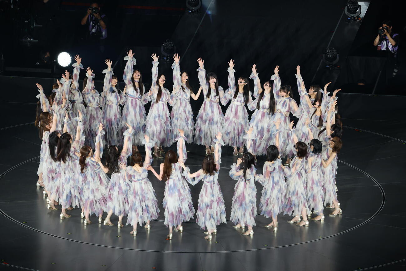 梅澤美波卒業コンサートを行った乃木坂46（C）乃木坂46LLC