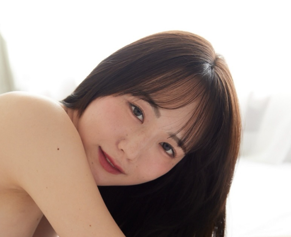 一糸まとわぬ姿を公開したさとみあい（さとみあいのインスタグラムから）