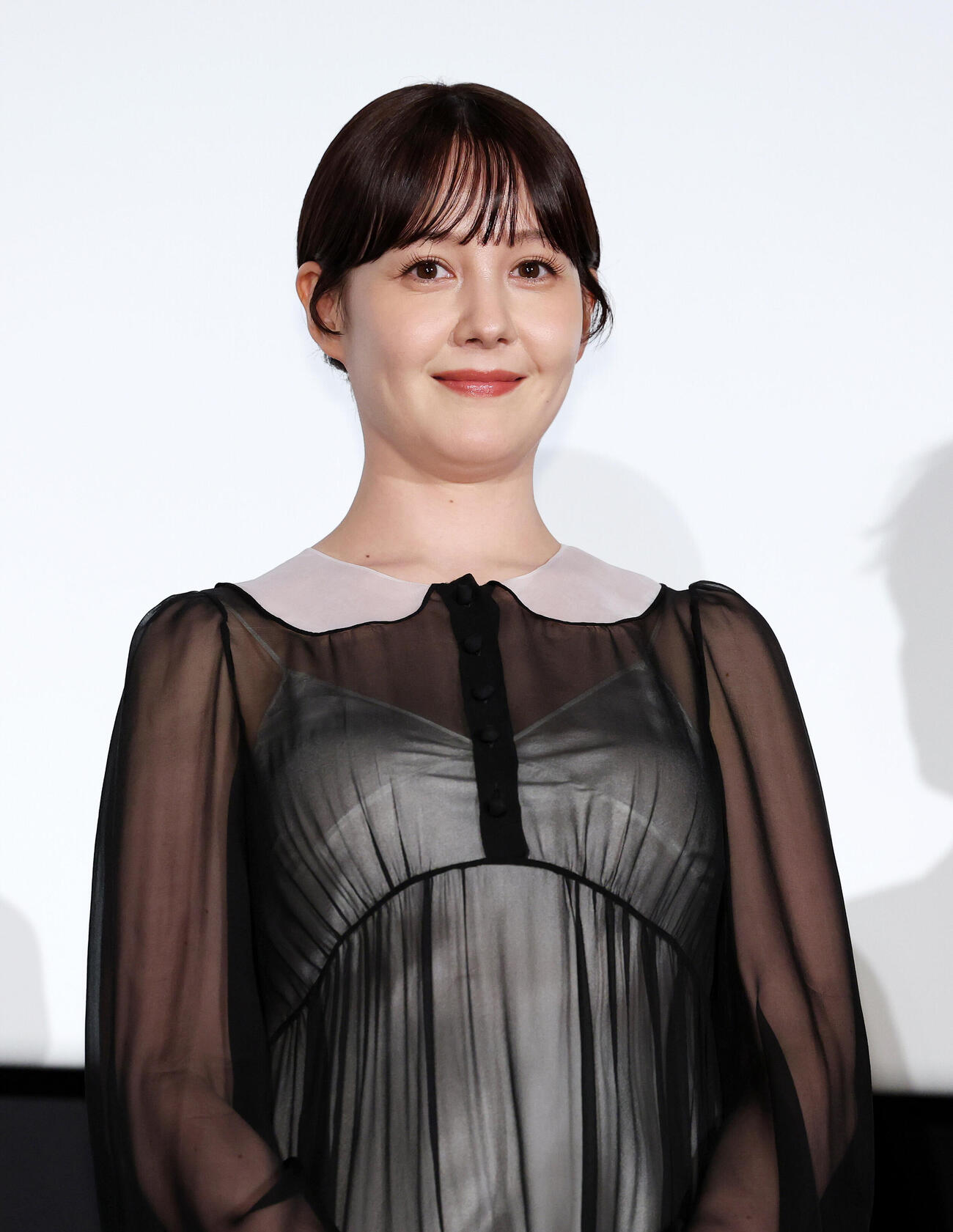 舞台あいさつに臨むトリンドル玲奈（撮影・鈴木正人）