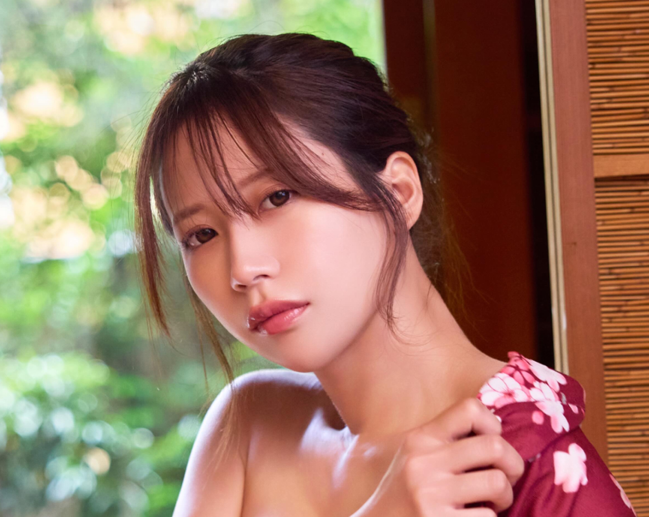 はだけた浴衣姿の桜りん（桜りんのインスタグラムから）