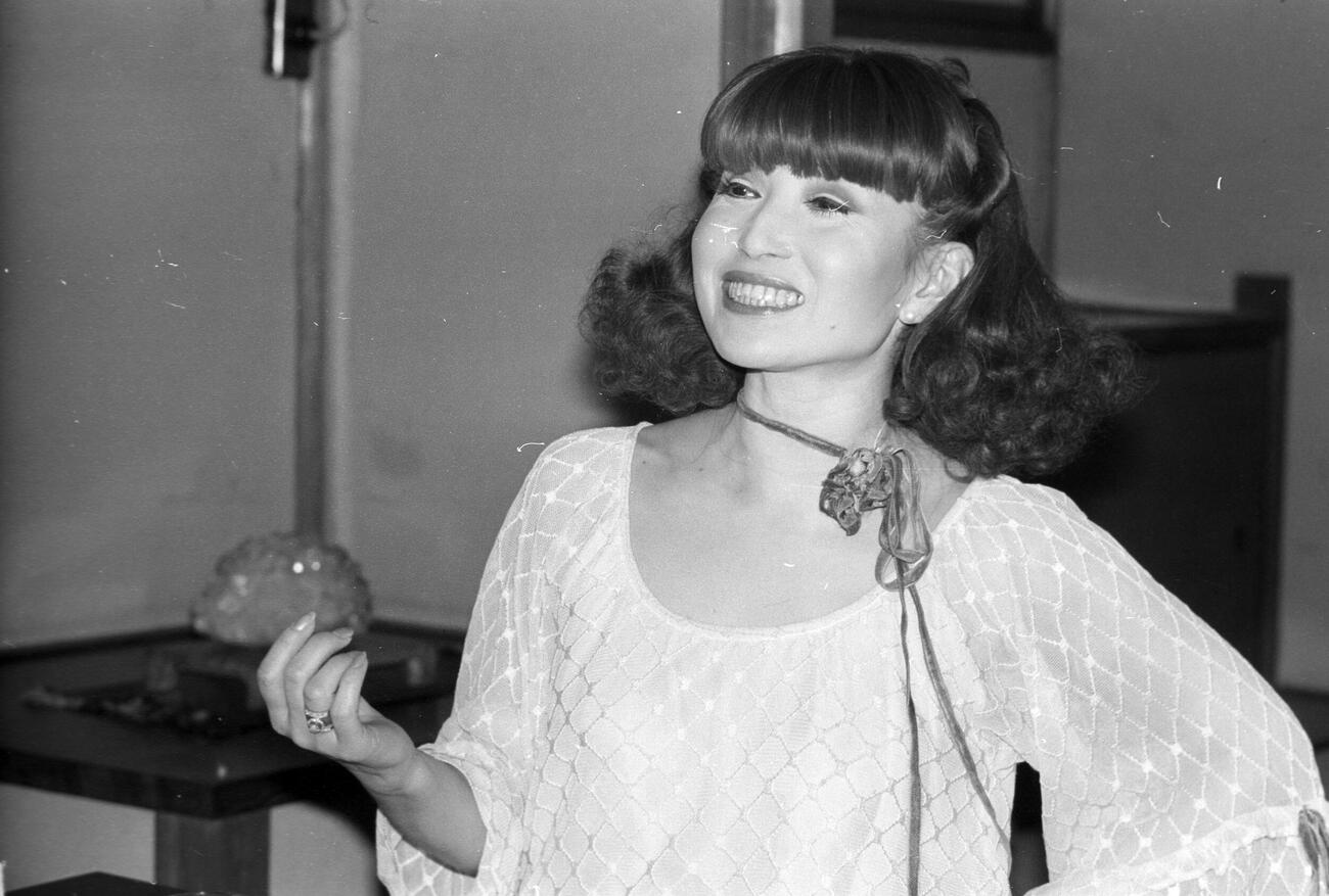 相撲談議に花を咲かせる黒柳徹子（1977年1月撮影）