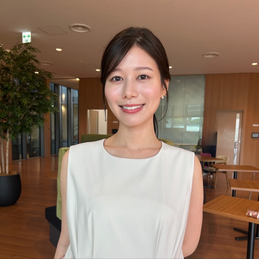 足立夏保アナ(足立夏保アナのインスタプロフィール写真から)