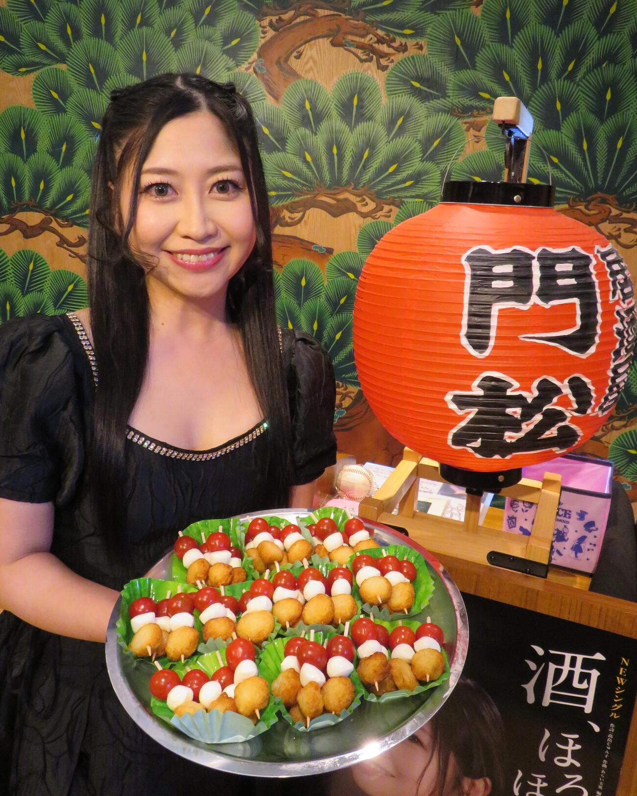 新曲発売記念イベントで居酒屋「庄や」の一日店長になった門松みゆき