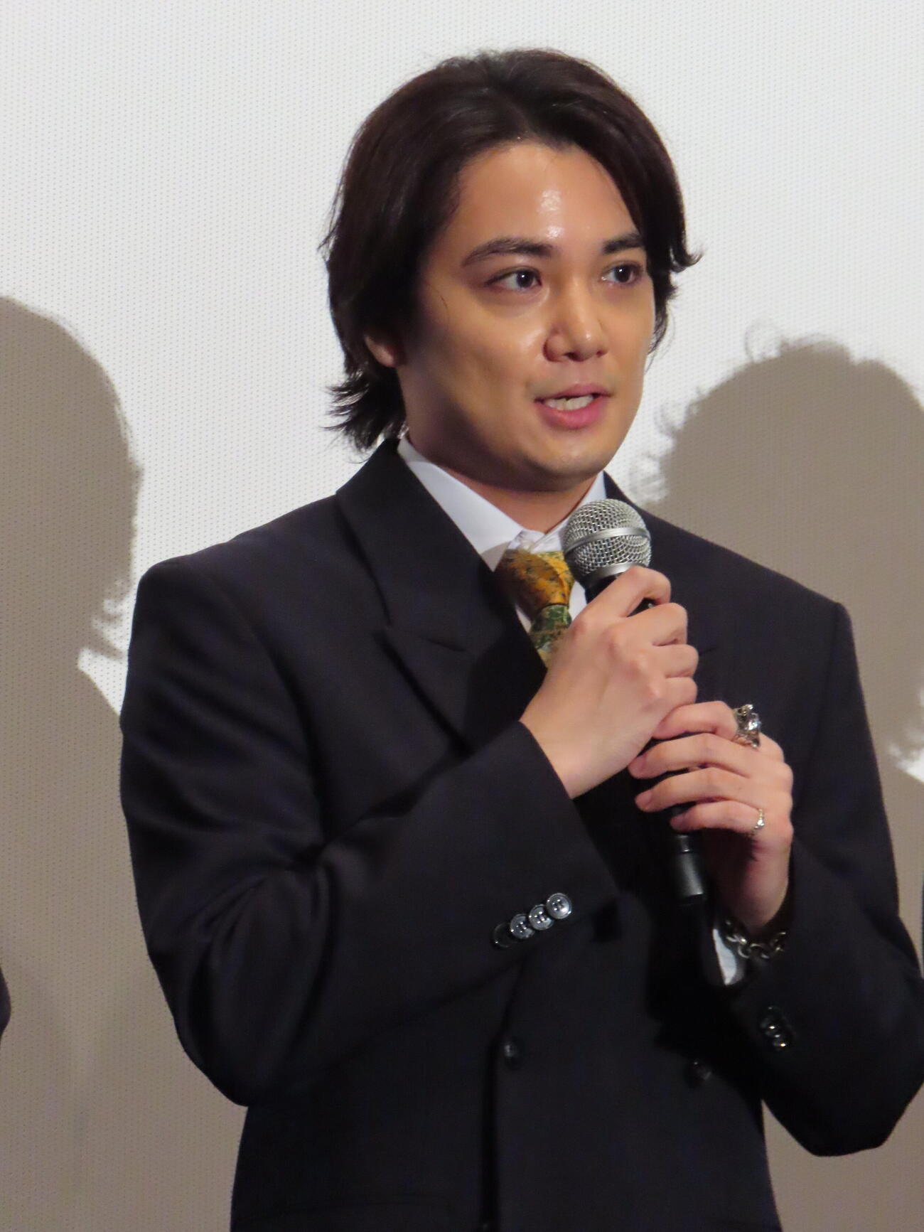 映画「心のパズル」公開初日舞台あいさつに登壇した矢野聖人