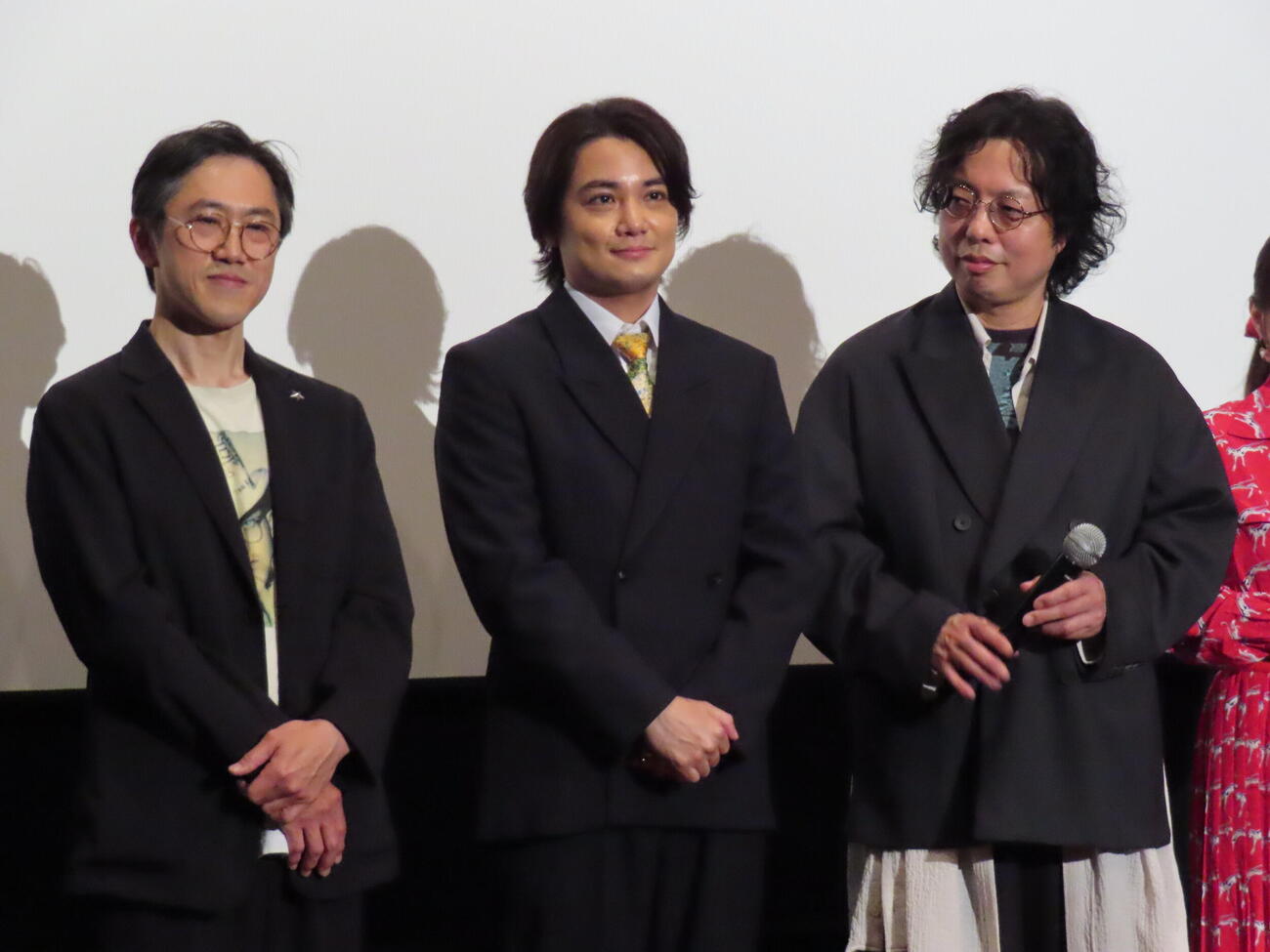 映画「心のパズル」公開初日舞台あいさつに登壇した、左から六角慎司、矢野聖人、小松利昌