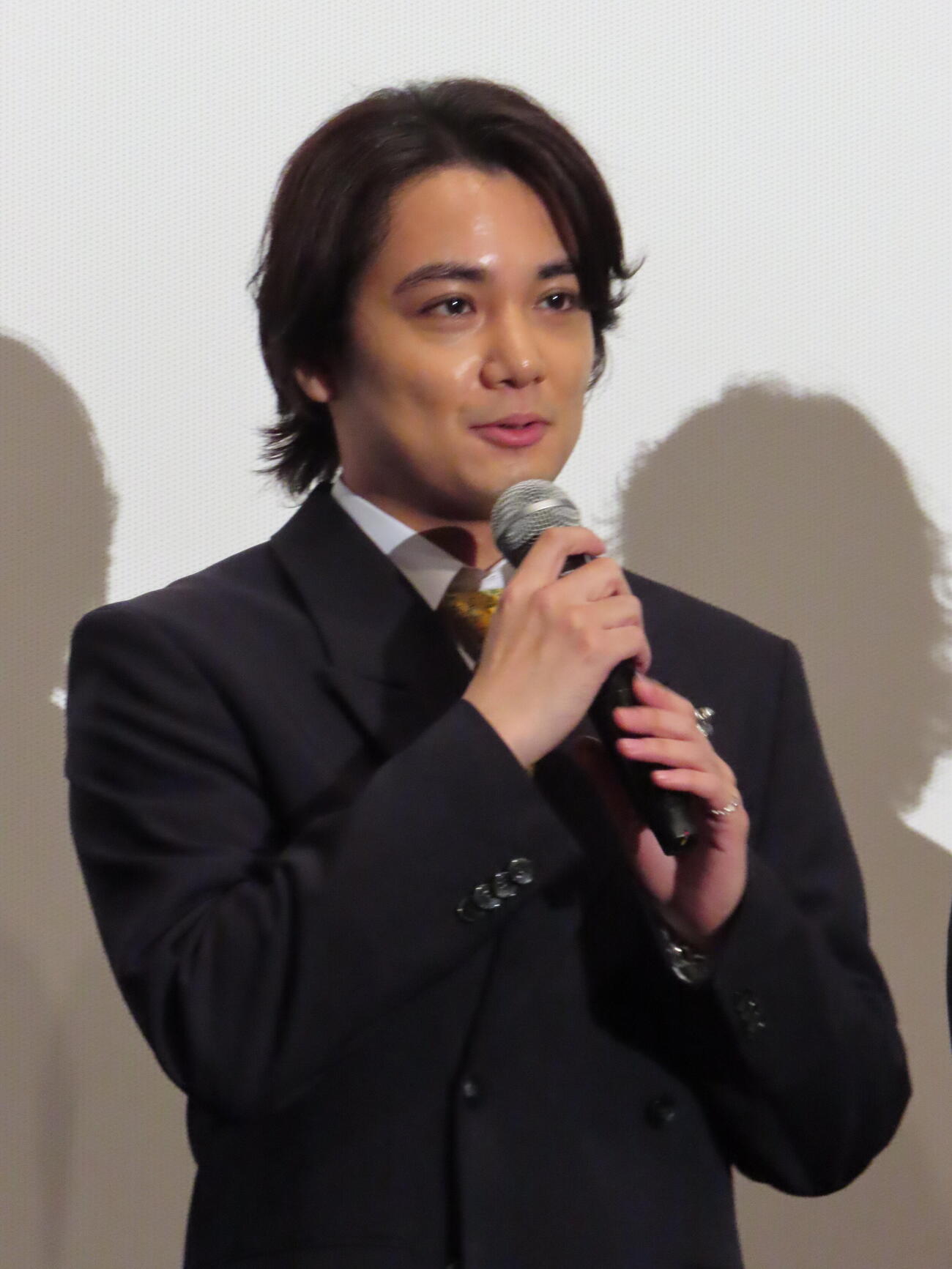 映画「心のパズル」公開初日舞台あいさつに登壇した矢野聖人