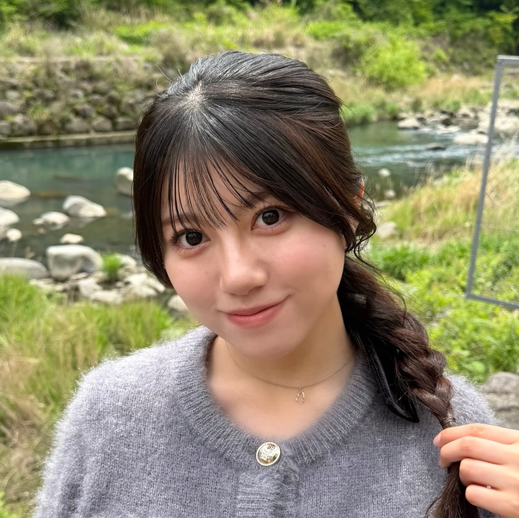表紙を飾った加藤玲菜（加藤玲菜のインスタグラムから）
