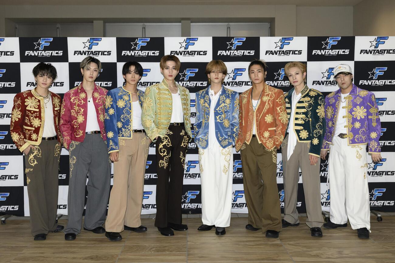 初日公演を開催したFANTASTICS。左から佐藤大樹、堀夏喜、澤本夏輝、八木勇征、中島颯太、瀬口黎弥、木村慧人、世界（菊地大作、木下真里／撮影）