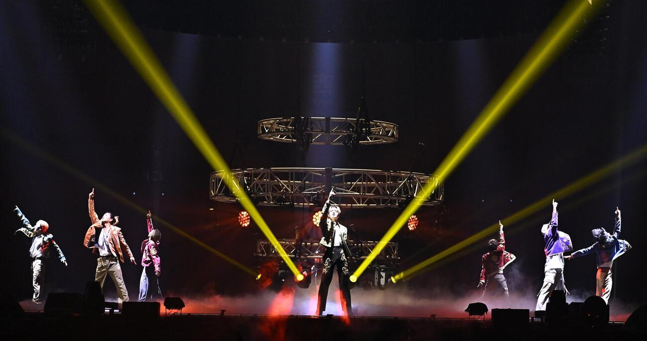 「FANTASTICS LIVE TOUR 2026　“SUNFLOWER”」でパフォーマンスするFANTASTICS（菊地大作、木下真里／撮影）