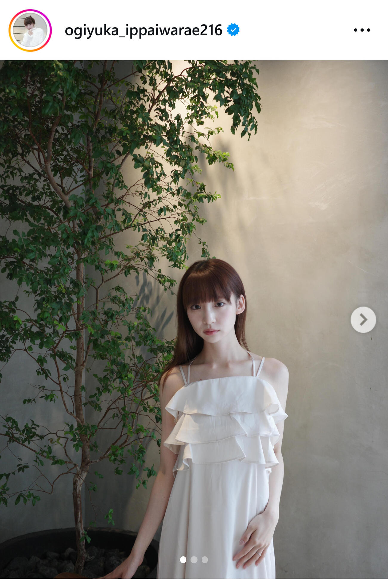 キャミワンピ姿の荻野由佳（荻野由佳のインスタグラムから）