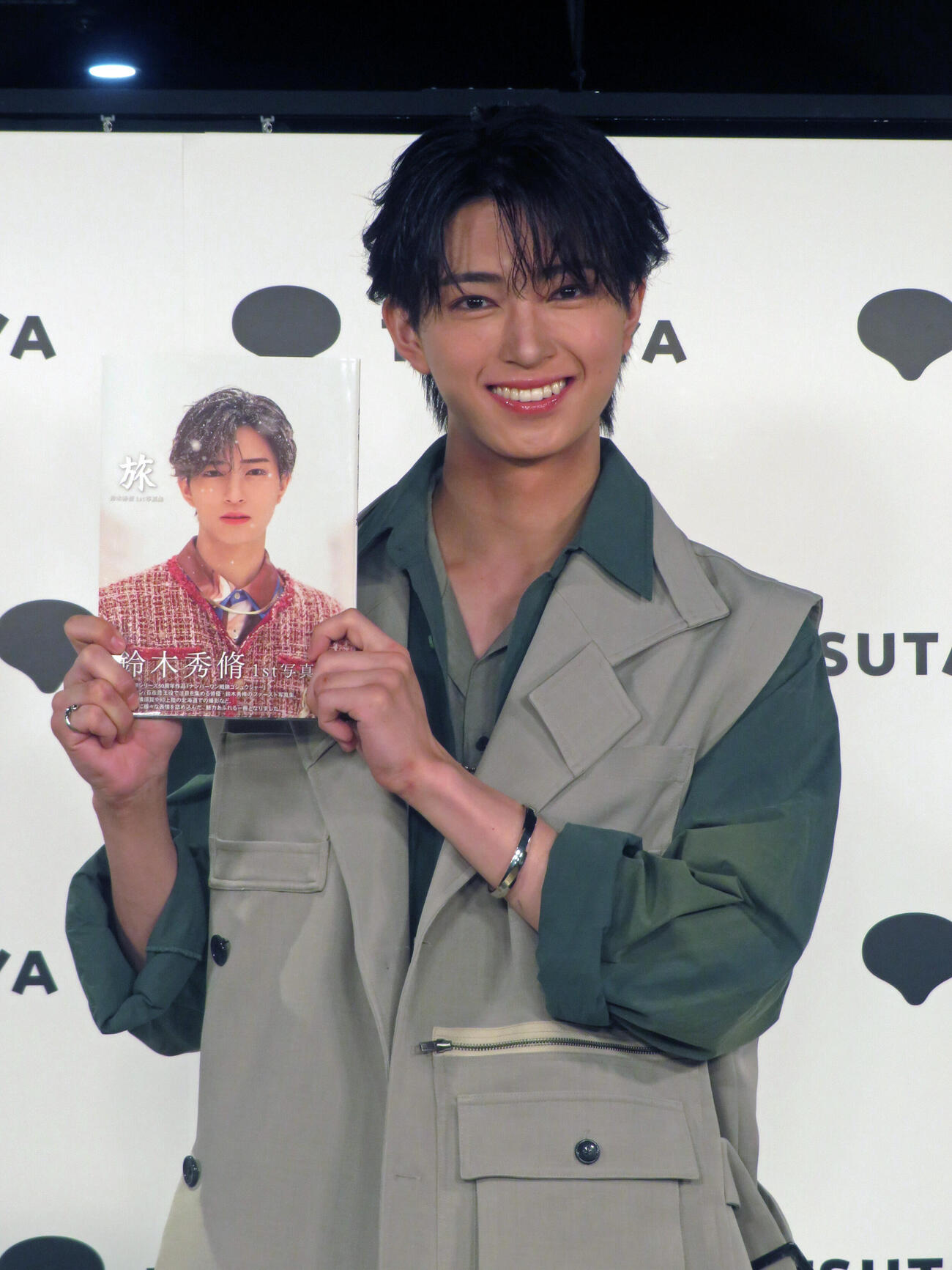 1st写真集「旅」発売記念イベントに出席した鈴木秀脩（撮影・川田和博）