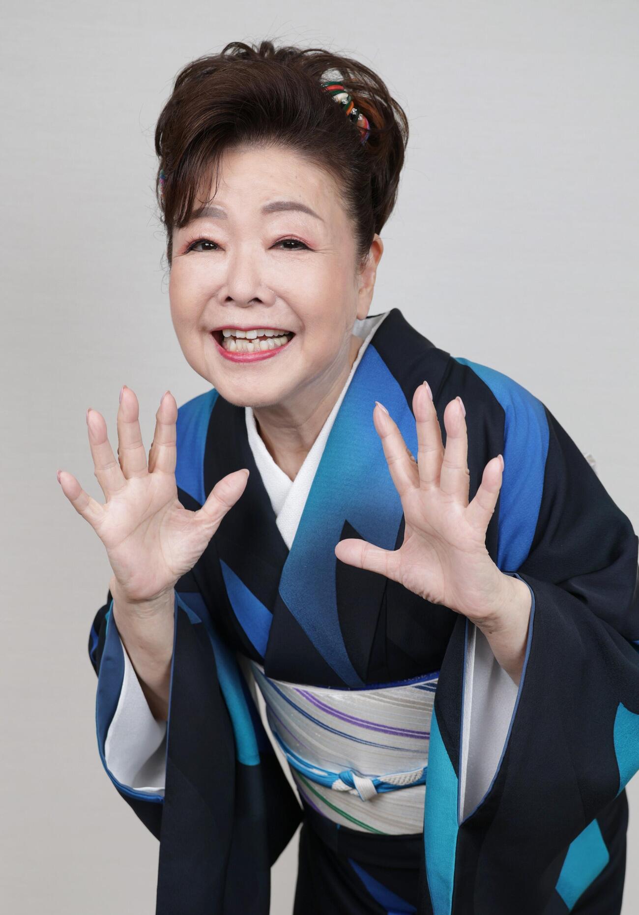 「みなさんに元気を届けたいです」と語る中村美律子（撮影・中島郁夫）