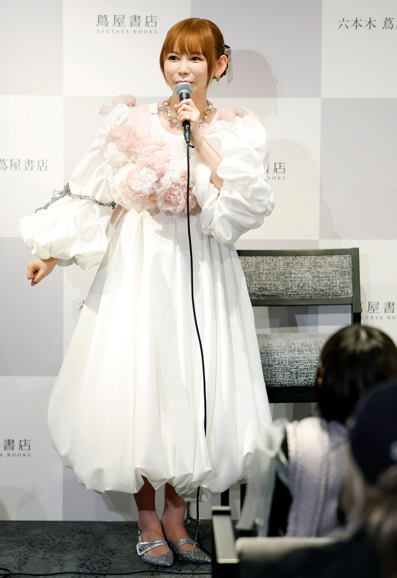 「しょこたんの子育てクエスト　ママLV．1」発売イベント　トークショーで話す中川翔子（撮影・山本朝陽）＝2026年5月24日