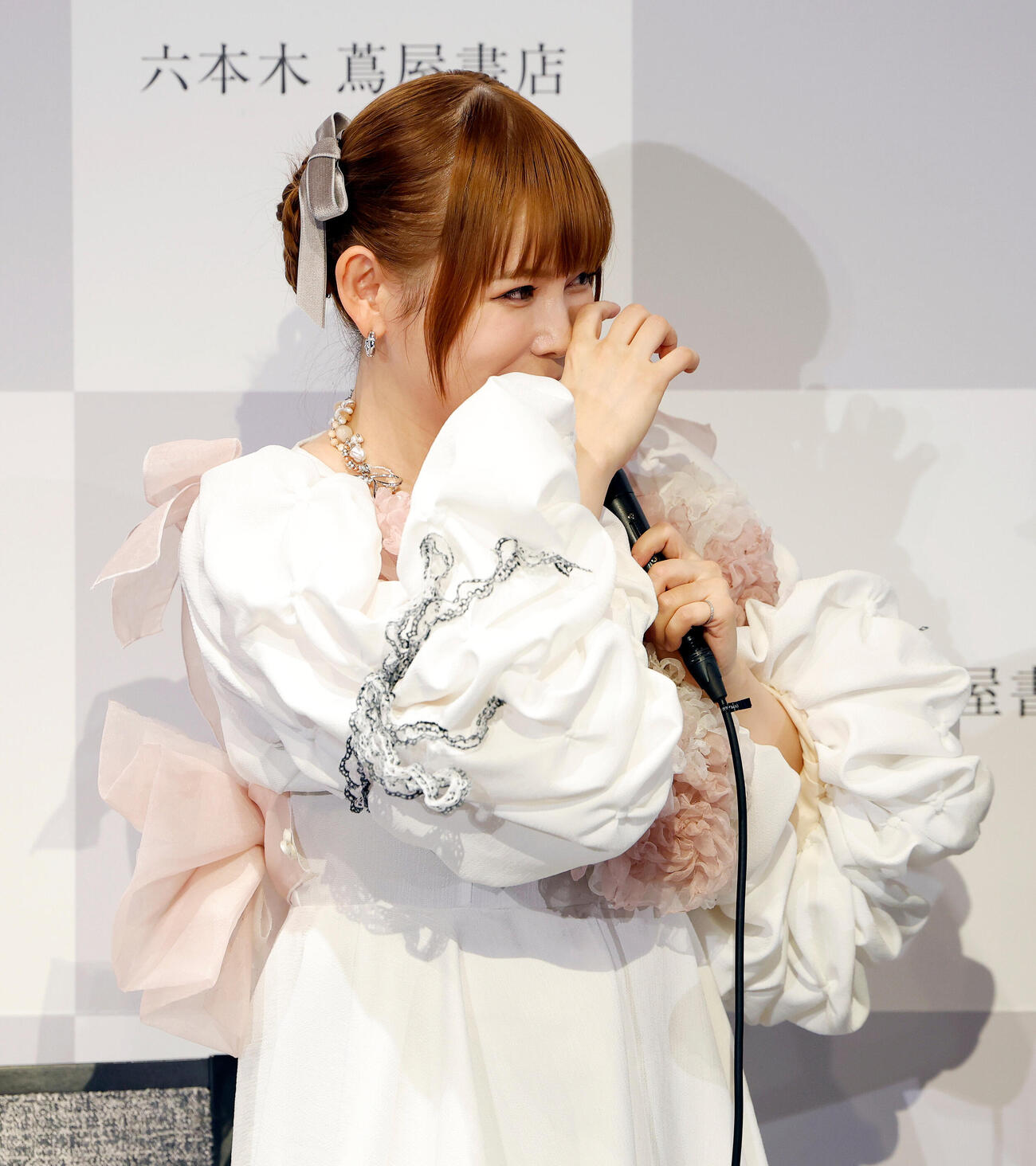 「しょこたんの子育てクエスト　ママLV．1」発売イベント　トークショーで母・桂子さんからの手紙に涙を流す中川翔子（撮影・山本朝陽）