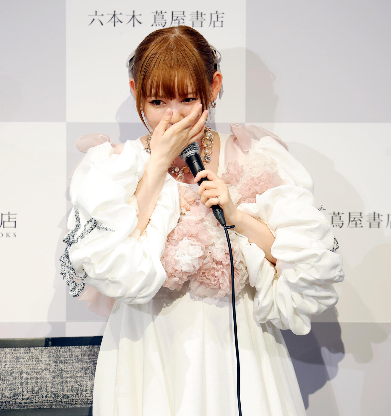 「しょこたんの子育てクエスト　ママLV．1」発売イベント　トークショーで母・桂子さんからの手紙に涙を流す中川翔子（撮影・山本朝陽）