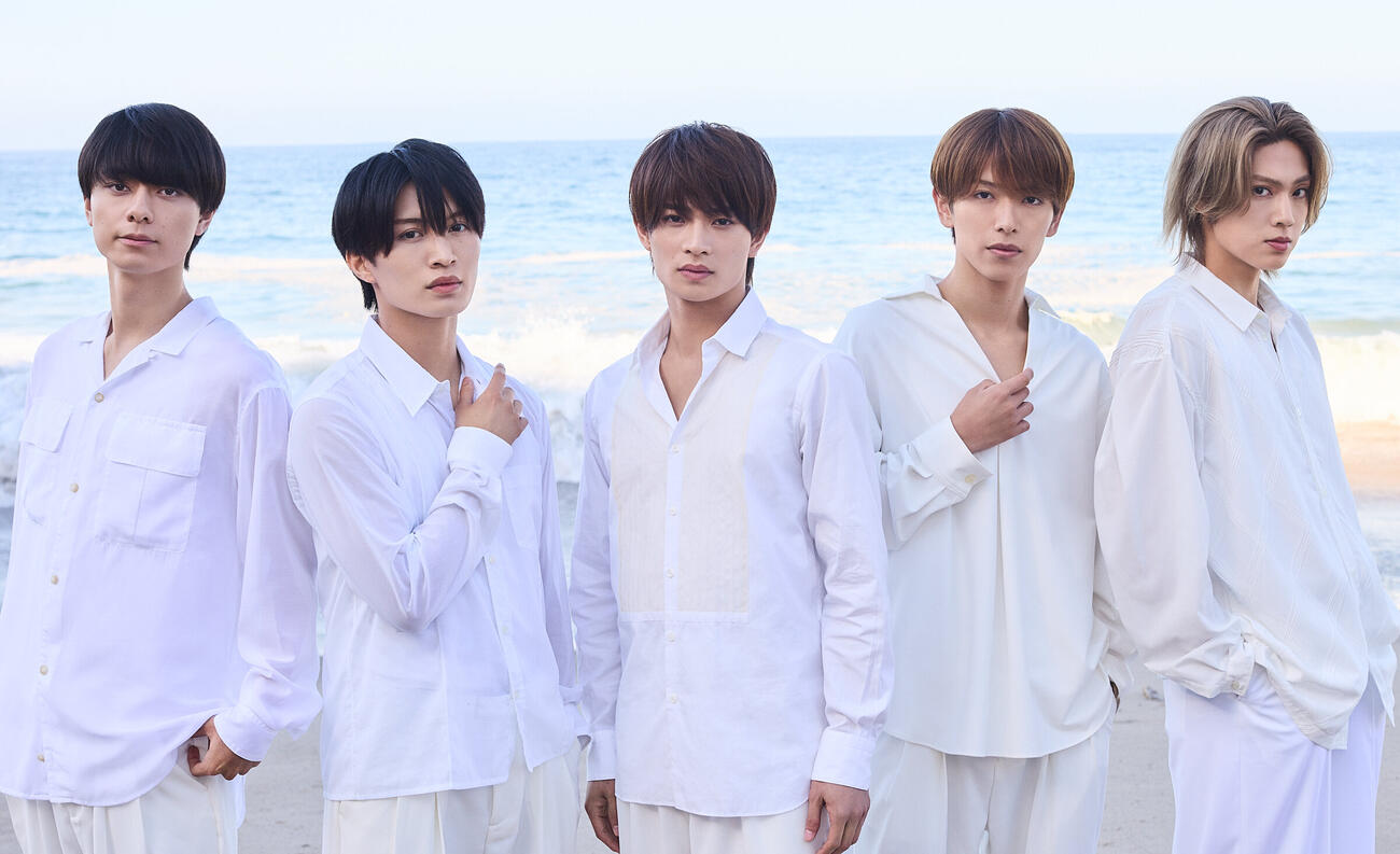 テレビ朝日系「夏色の雲が恋と嵐をまきおこす」の主題歌を歌うACEes