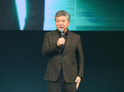 是枝裕和監督カンヌ帰国後、受賞の壇上で語る…監督に必要なのは「どういう責任負うか捉える」