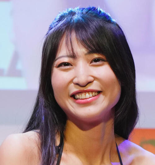 ミスFLASH29歳、ビキニ姿の全身ショットに「ワーオッ」「圧倒的スタイル」うっとり