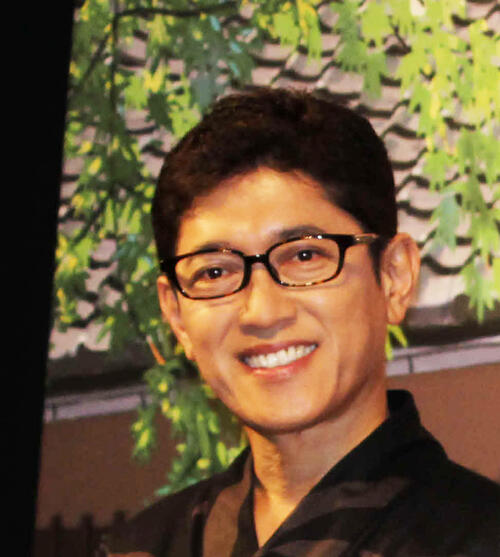 “甘々じいじ”薬丸裕英、５歳孫との外食は電車が運んでくる回転ずし「そこばっかり」