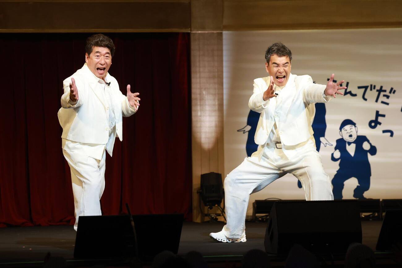 40周年記念感謝祭を行ったダチョウ倶楽部寺門ジモン（左）と肥後克広
