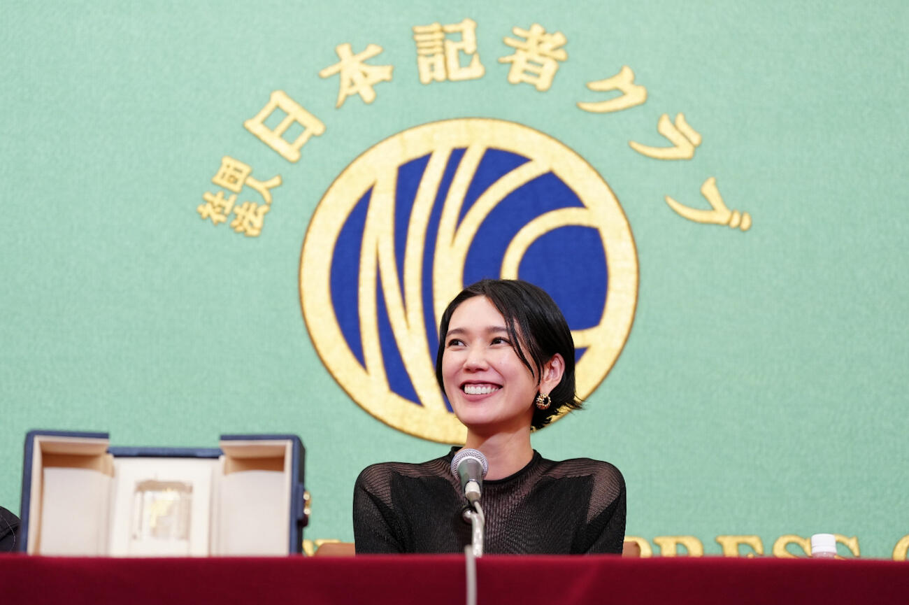 映画「急に具合が悪くなる」カンヌ国際映画祭女優賞受賞会見に臨む岡本多緒（撮影・鈴木みどり）