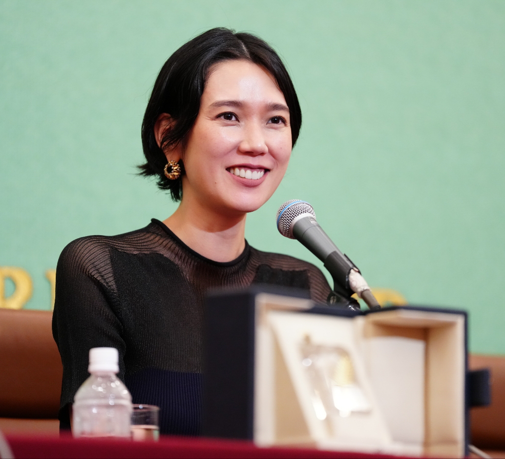 映画「急に具合が悪くなる」カンヌ国際映画祭女優賞受賞会見に臨む岡本多緒（撮影・鈴木みどり）