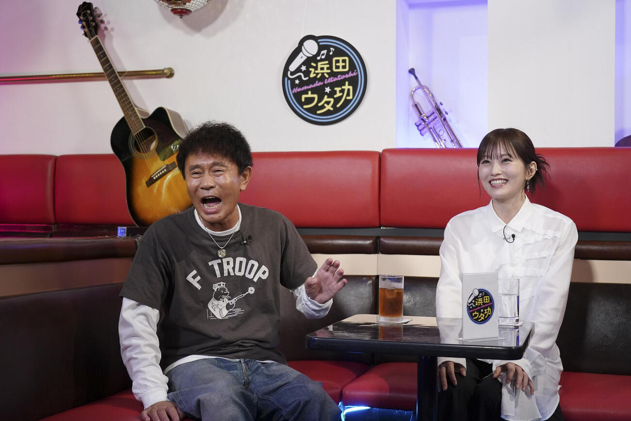 第1回ゲストに山本彩（右）を招いて収録に臨んだ浜田雅功（C）吉本興業提供