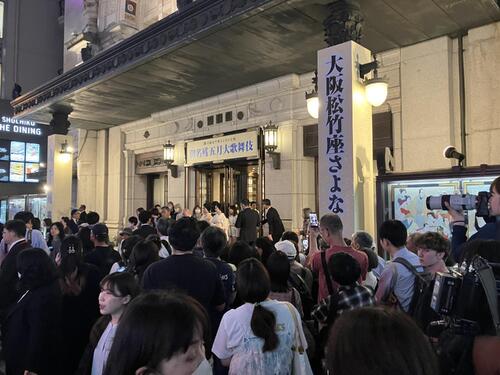 大阪松竹座103年の歴史に幕、片岡仁左衛門「拍手は私たちではなく松竹座に」