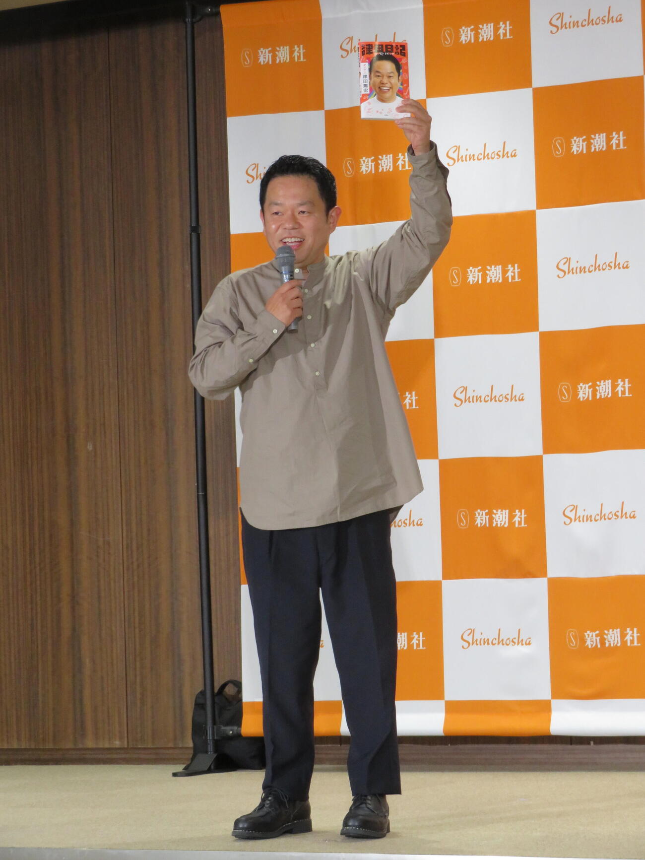初著書「津田日記」刊行記念記者発表会を開いたダイアン・津田篤宏（撮影・村上幸将）