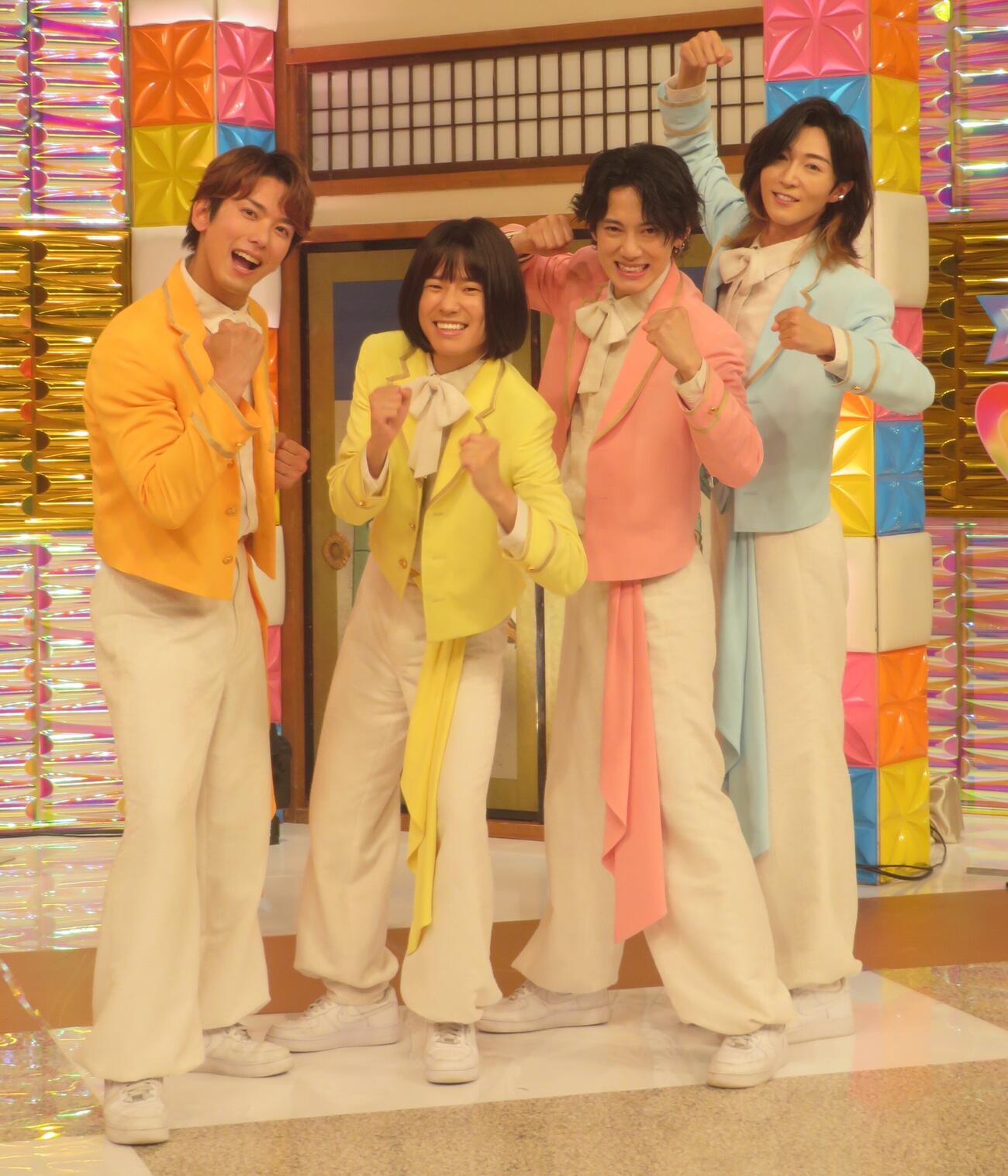 初冠番組「モナキ　純度100％」制作会見に出席したモナキ。左からじん、おヨネ、ケンケン、サカイJr．（撮影・川田和博）