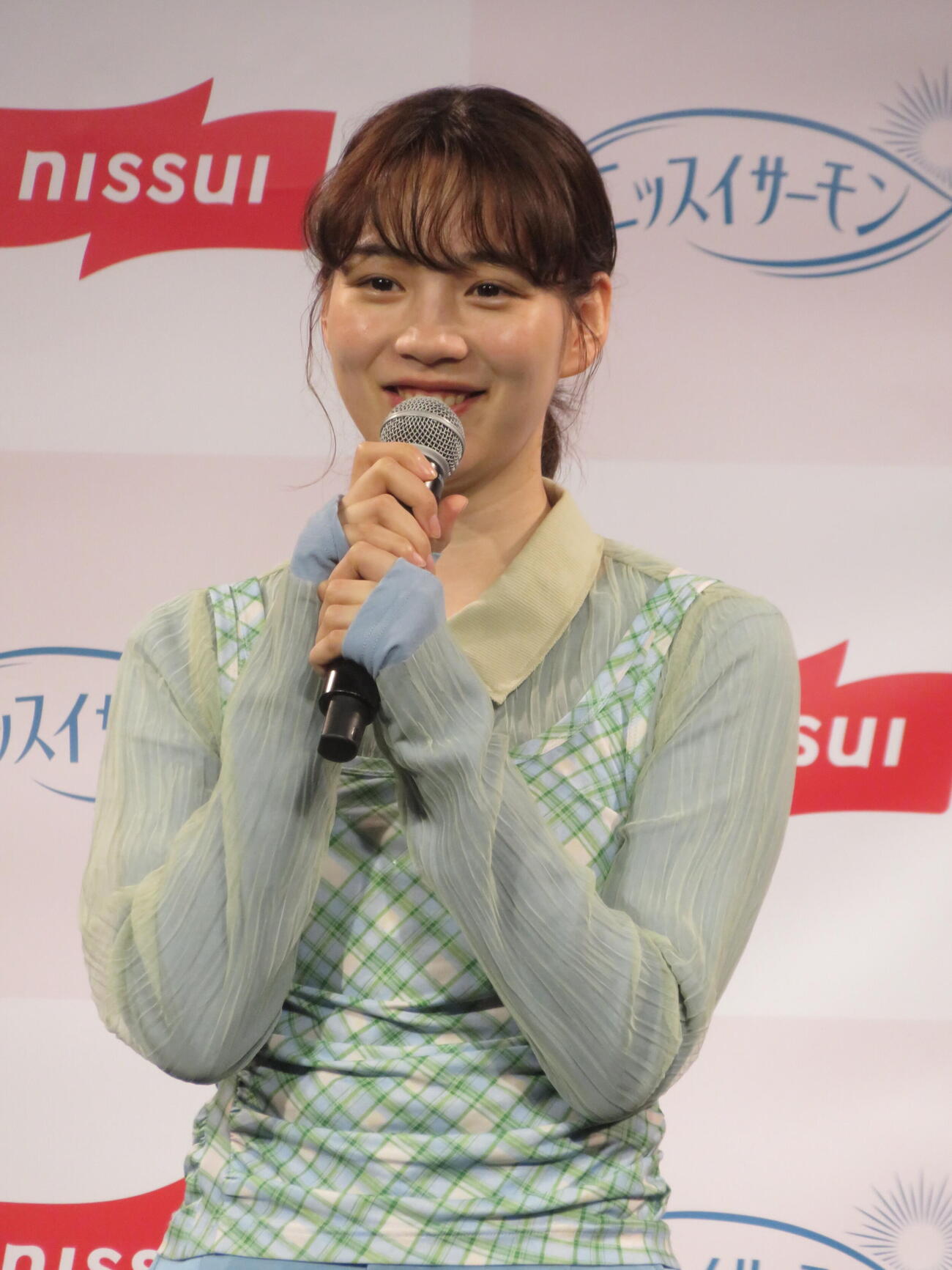 ニッスイ「国産養殖サーモンに関する事業説明会兼試食会」に登壇した、のん