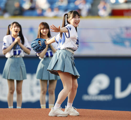 「ももきゅん、ノーバンとうきゅん」≠ME櫻井もも大成功セレモニアルピッチに大喜びつづるきゅん