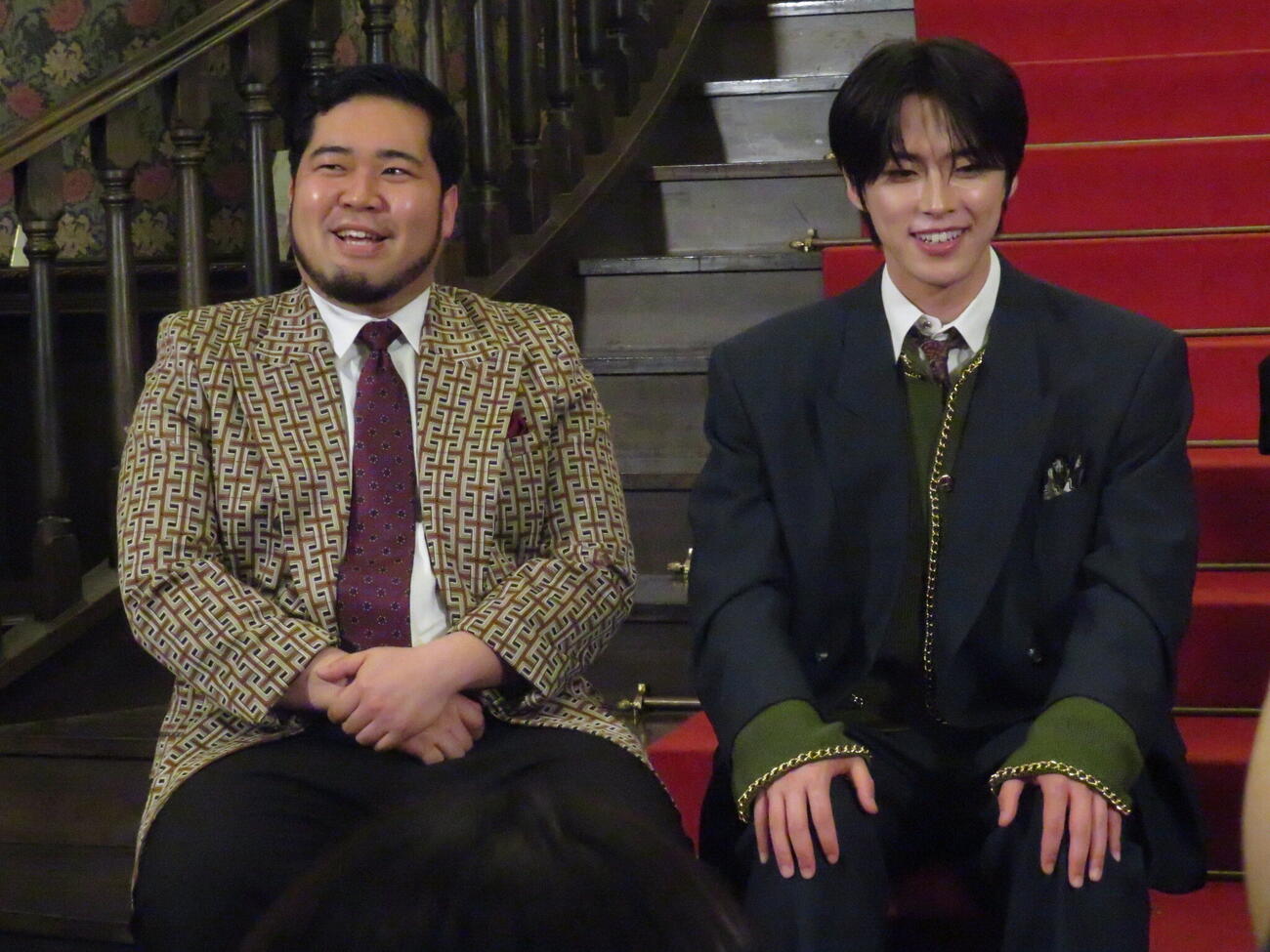 ABEMA「CELEB SECRET」でMCを務める松井ケムリ（左）とJO1の河野純喜