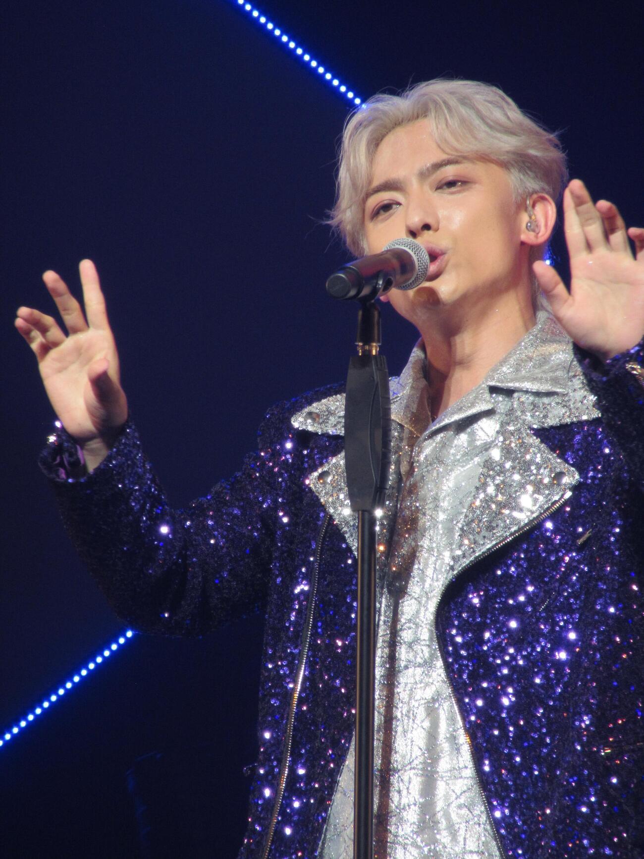 最新曲「ロンリー・ジェネレーション」を熱唱する辰巳ゆうと（撮影・笹森文彦）
