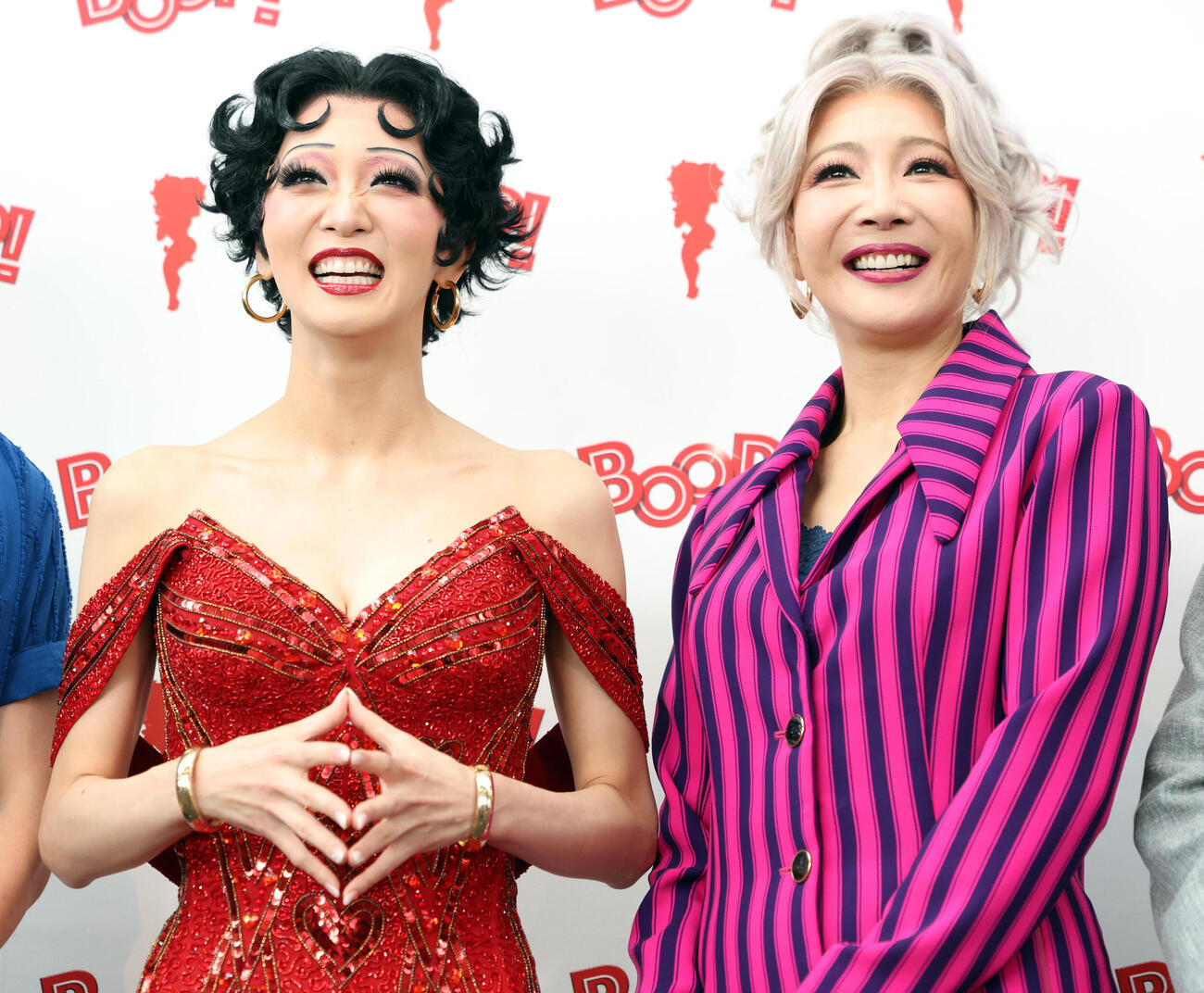 ミュージカル「BOOP！The Musical」開幕前会見で笑顔の礼真琴（左）と柚希礼音（撮影・浅見桂子）