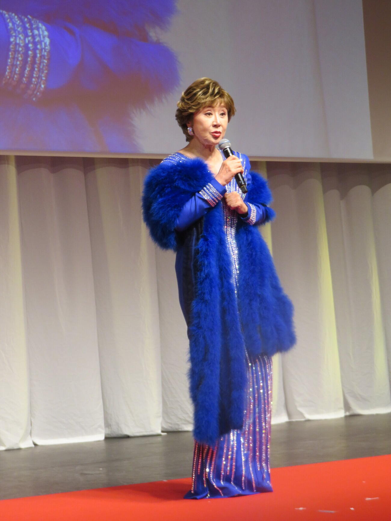 「千本桜」を歌いながら登場した小林幸子