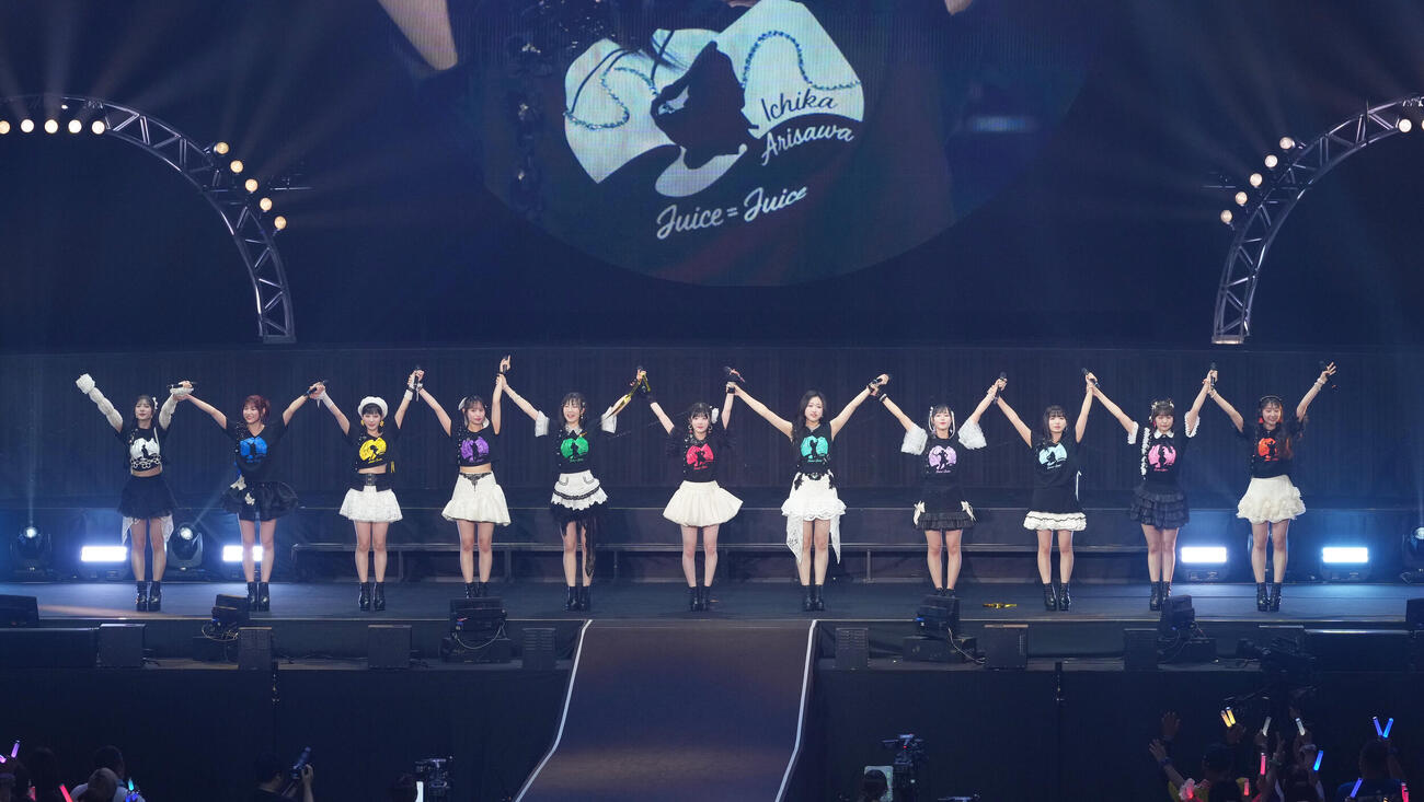 Juice＝Juice Concert 2026　コンサートを終え、ファンにあいさつするJuice＝Juice（撮影・足立雅史）