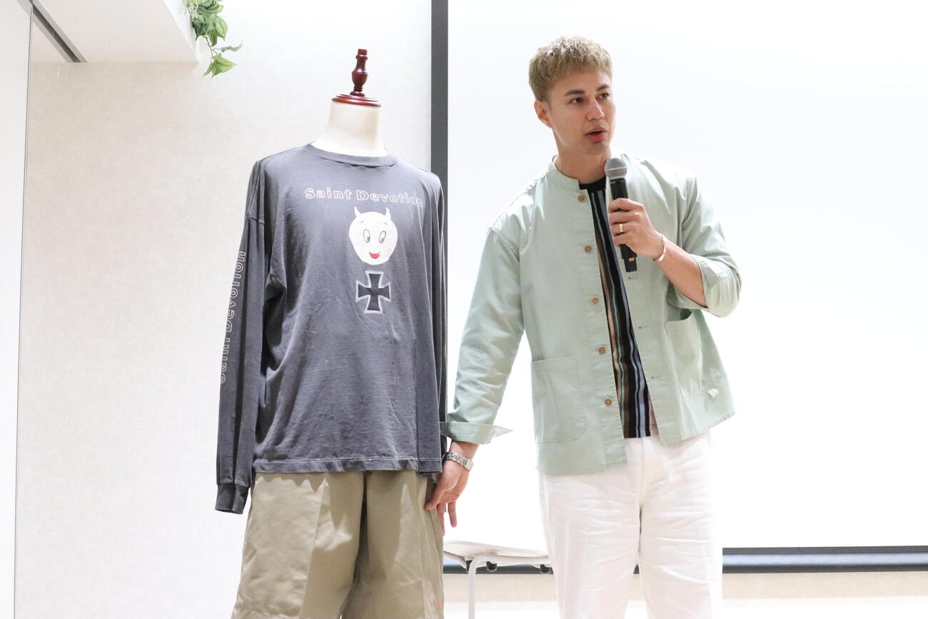 「airCloset Men’s」ローンチ発表会で私服を披露するユージ