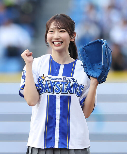 日向坂46藤嶌果歩「みたことない魔球再び」２年連続始球式完璧ノーバン投球に満面の笑み