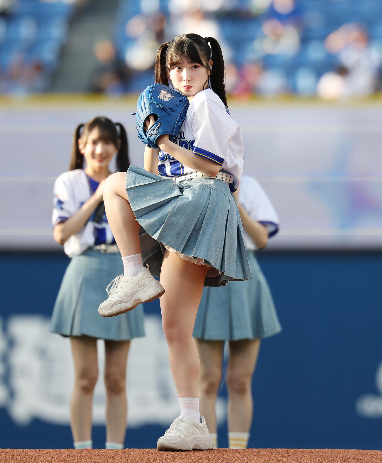 DeNA対オリックス　セレモニアルピッチを務める≠MEの櫻井もも（2026年5月撮影）