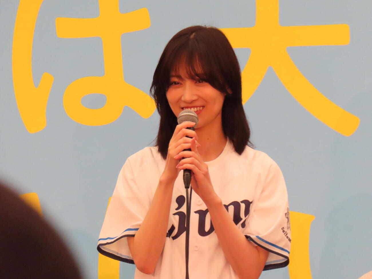 主演舞台「成瀬は天下を取りにいく」の会見に出席した山下美月