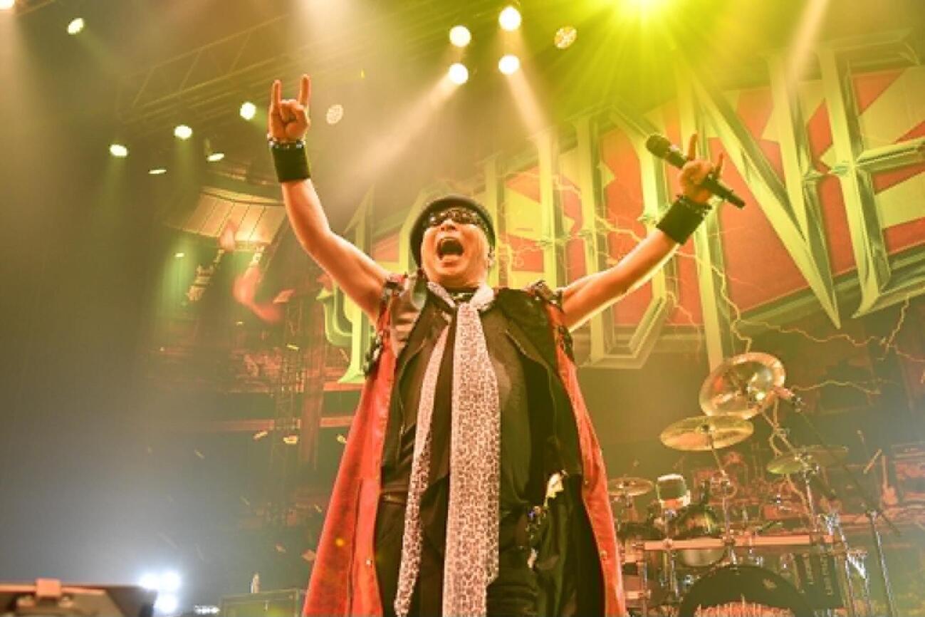 45周年記念ツアーChapter3「LOUD CRAZY LOUD」最終公演を行ったLOUDNESS二井原実（野田雅之氏撮影）