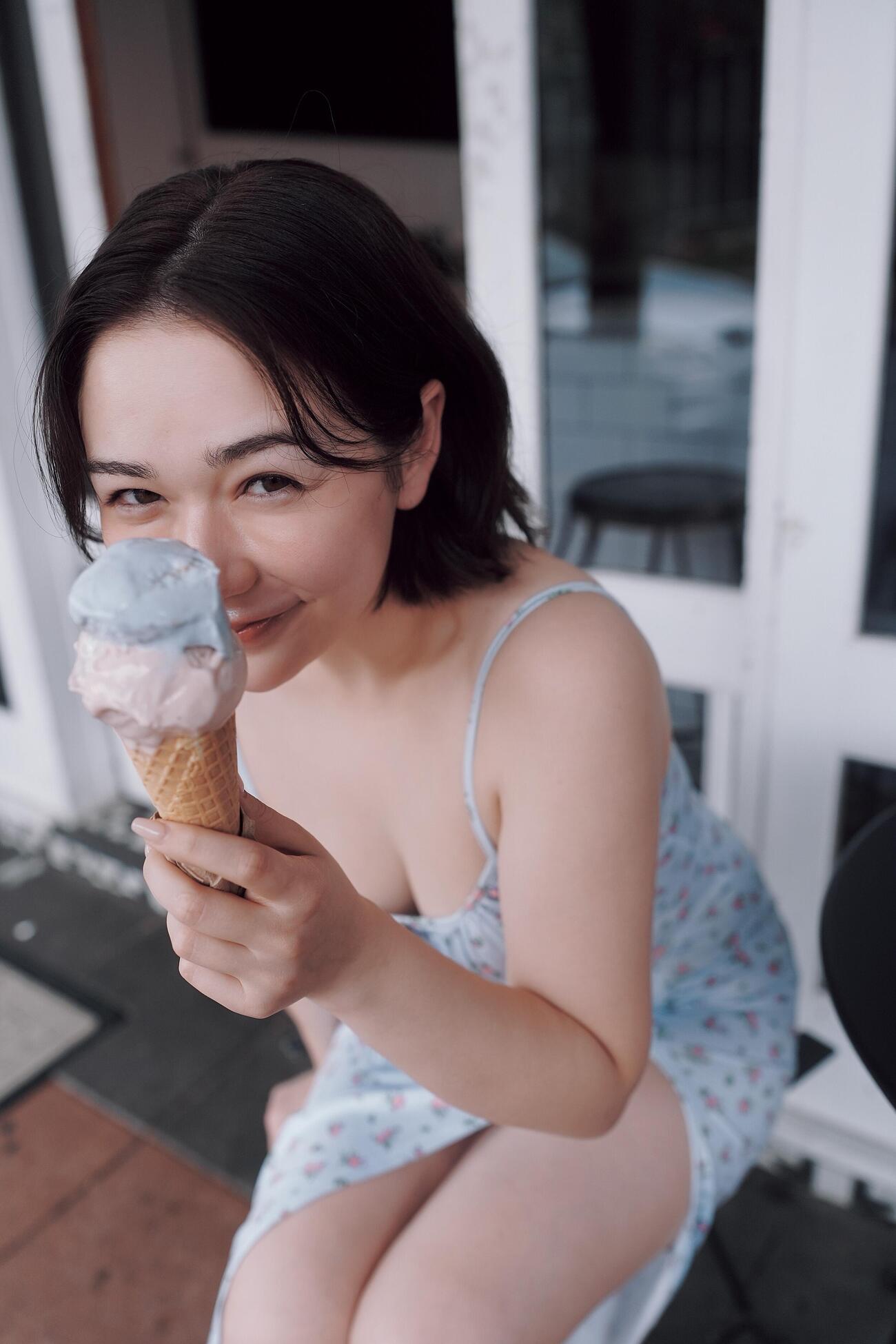 村重杏奈写真集「あんな」より収録カット（（C）中村和孝／講談社）