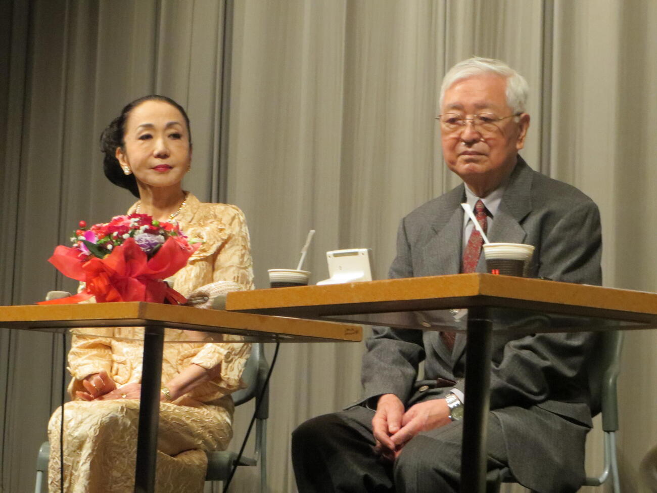 トークショーを行った岩下志麻と篠田正浩監督（2017年10月撮影）