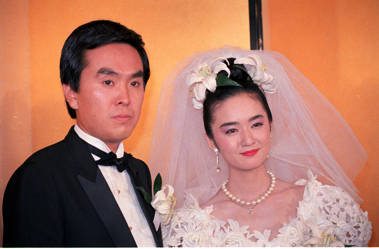 女優の田中理佐と挙式した石原伸晃氏。ふたりは石原良純の紹介で知り合った（1988年9月撮影）
